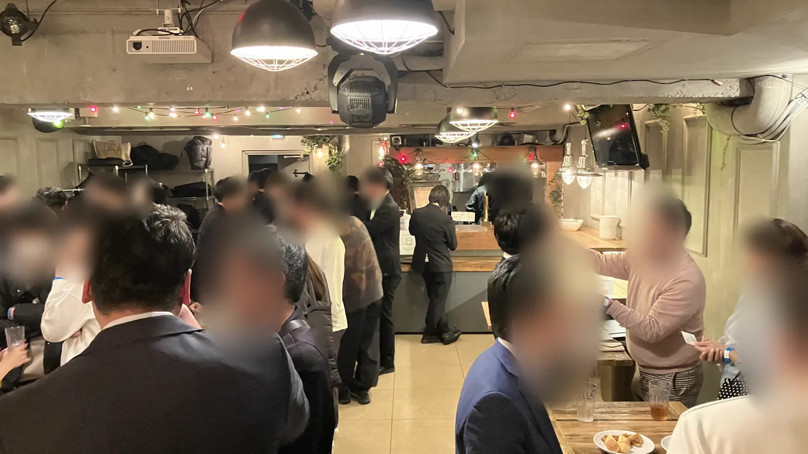 歓談する参加者